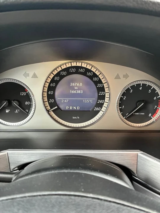 2010 Mercedes-Benz GLK-Class - Image 9 of 10