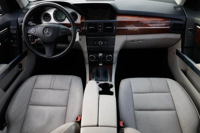 2010 Mercedes-Benz GLK-Class - Image 2 of 3