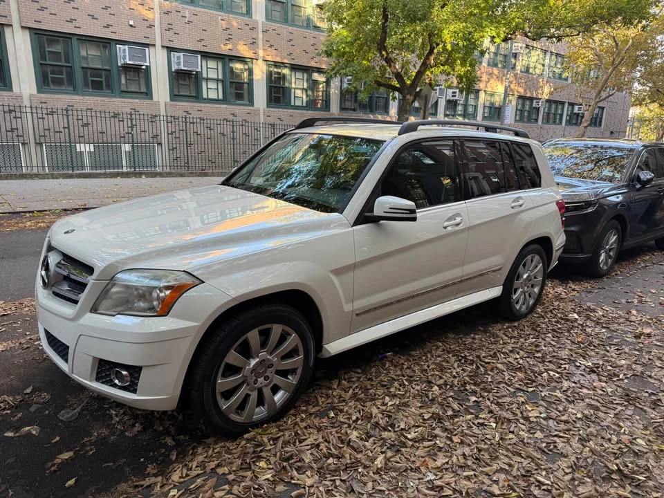 2010 Mercedes-Benz GLK-Class - Image 2 of 17