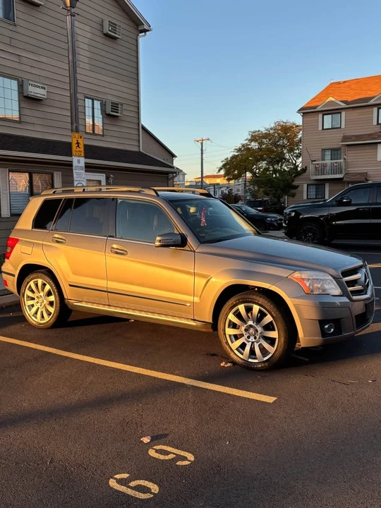 2010 Mercedes-Benz GLK-Class - Image 2 of 10