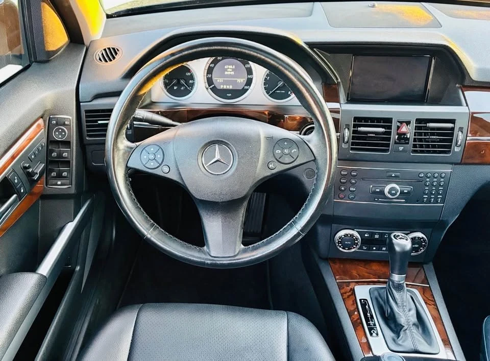 2010 Mercedes-Benz GLK-Class - Image 9 of 10