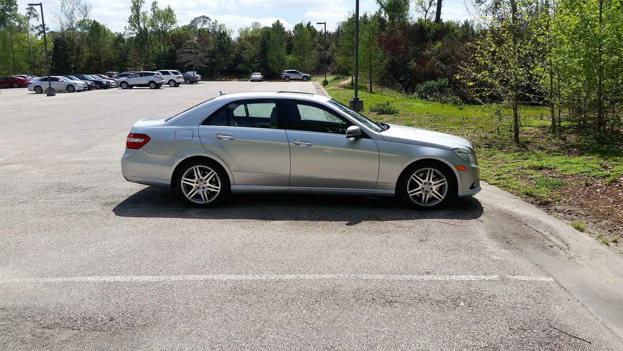 2010 Mercedes-Benz W212 E-Class - Image 2 of 5