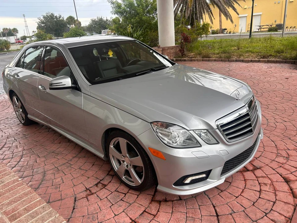 2010 Mercedes-Benz W212 E-Class - Image 2 of 24