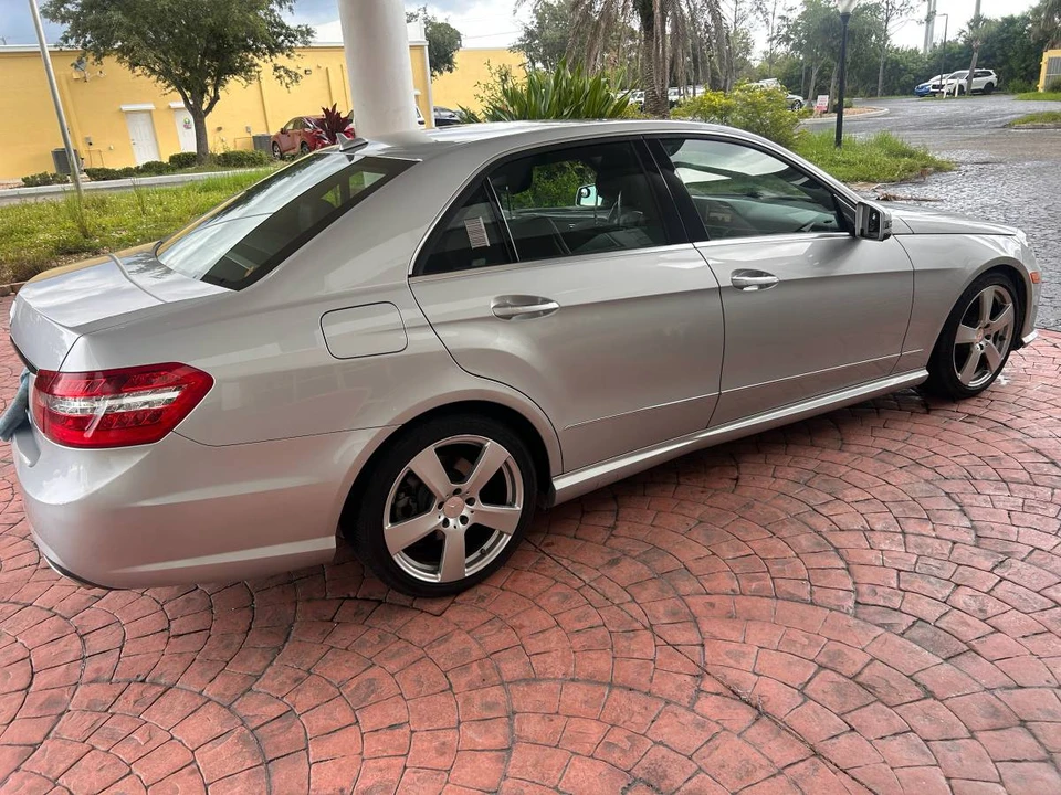 2010 Mercedes-Benz W212 E-Class - Image 6 of 24