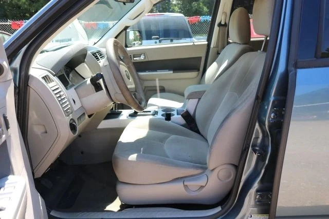 2010 Mercury Mariner - Image 9 of 12
