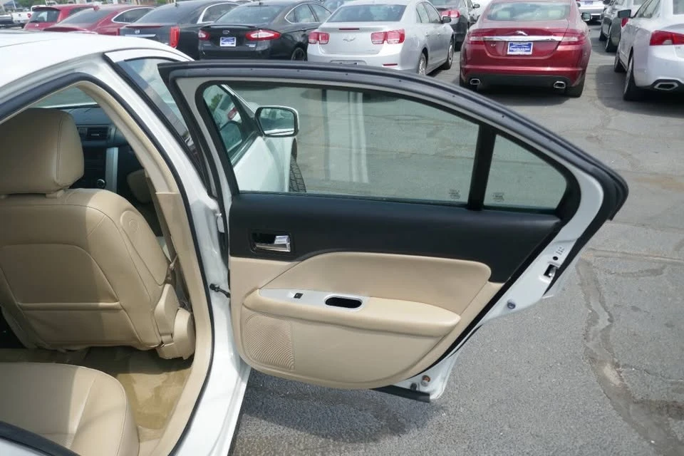 2010 Mercury - Image 13 of 18
