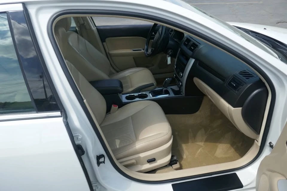 2010 Mercury - Image 16 of 18