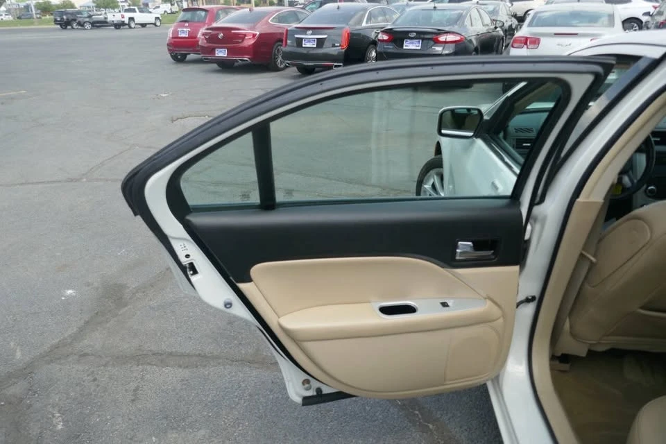 2010 Mercury - Image 11 of 18