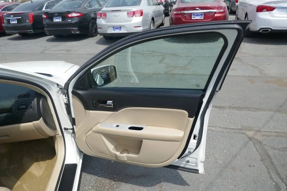 2010 Mercury - Image 15 of 18