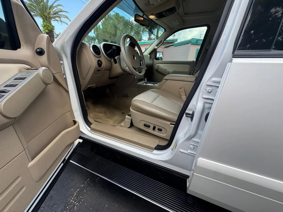 2010 Mercury - Image 8 of 20