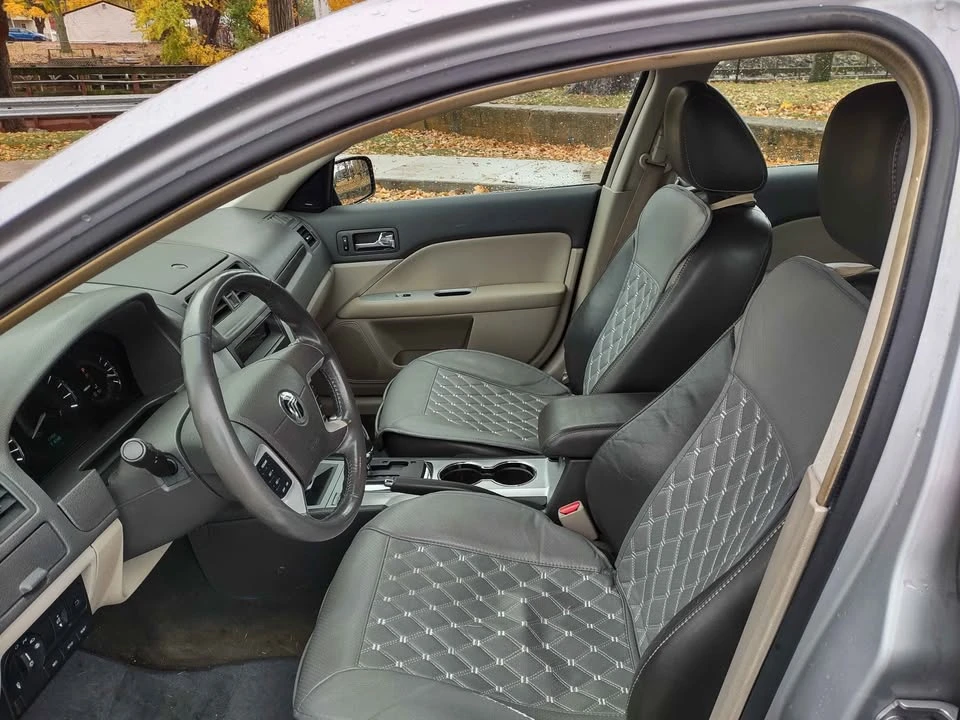 2010 Mercury - Image 3 of 9