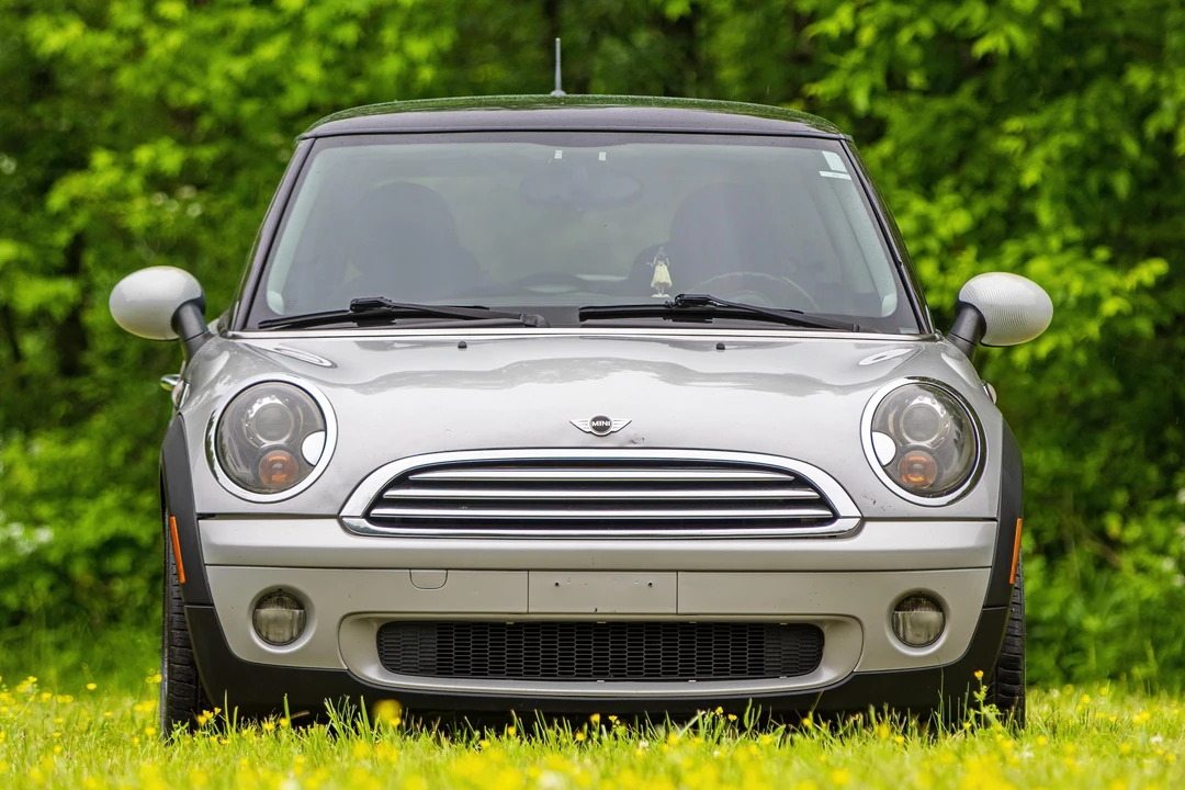 2010 Mini Mini 2nd Gen - Image 2 of 31