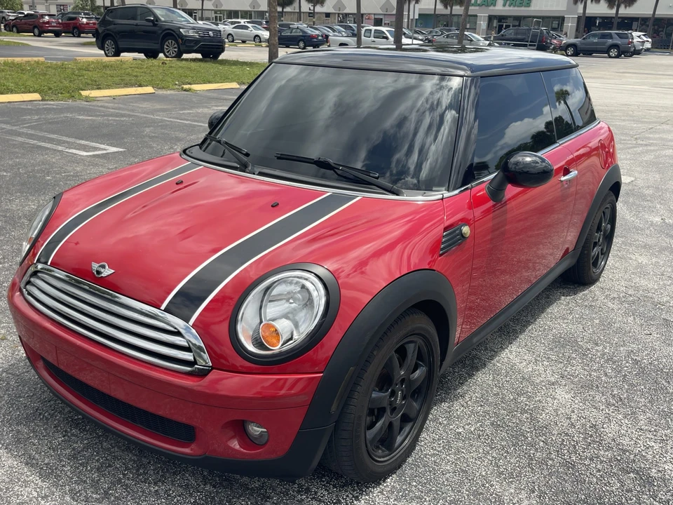 2010 Mini Mini 2nd Gen - Image 2 of 31