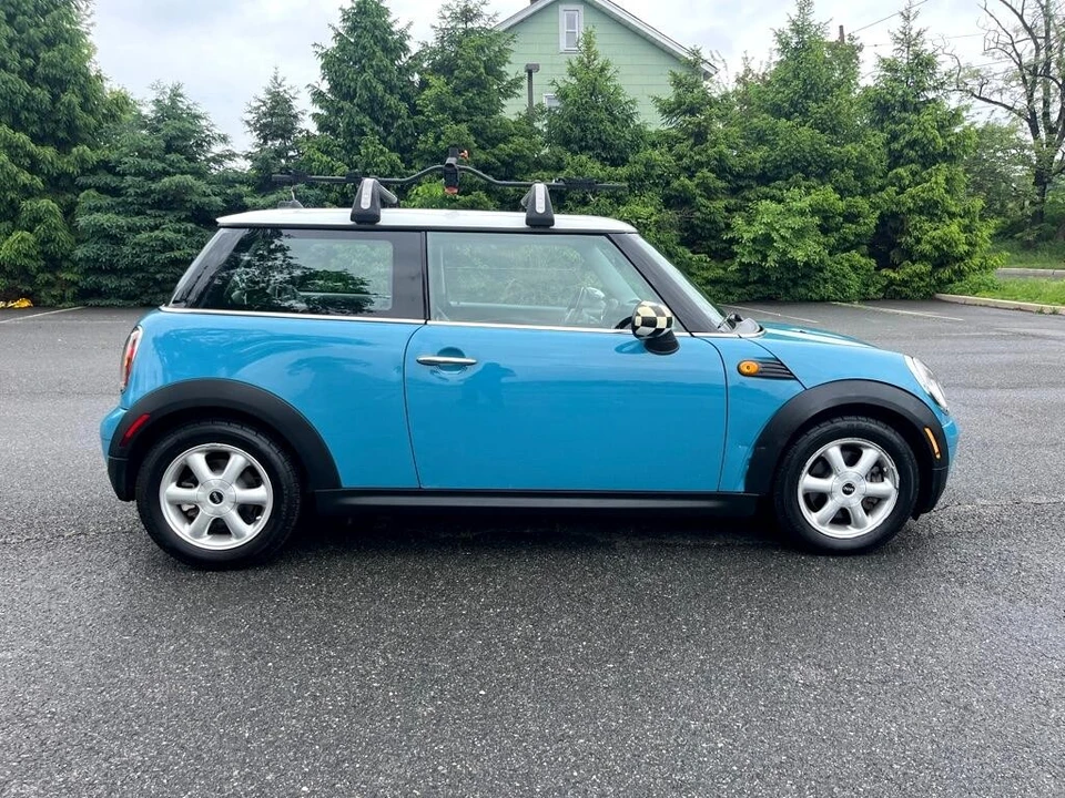 2010 Mini Mini 2nd Gen - Image 2 of 12