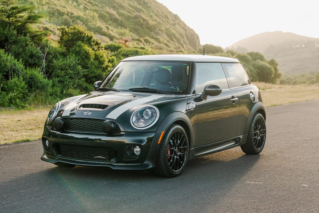 2010 Mini Mini John Cooper Works 2nd Gen - Image 21 of 31