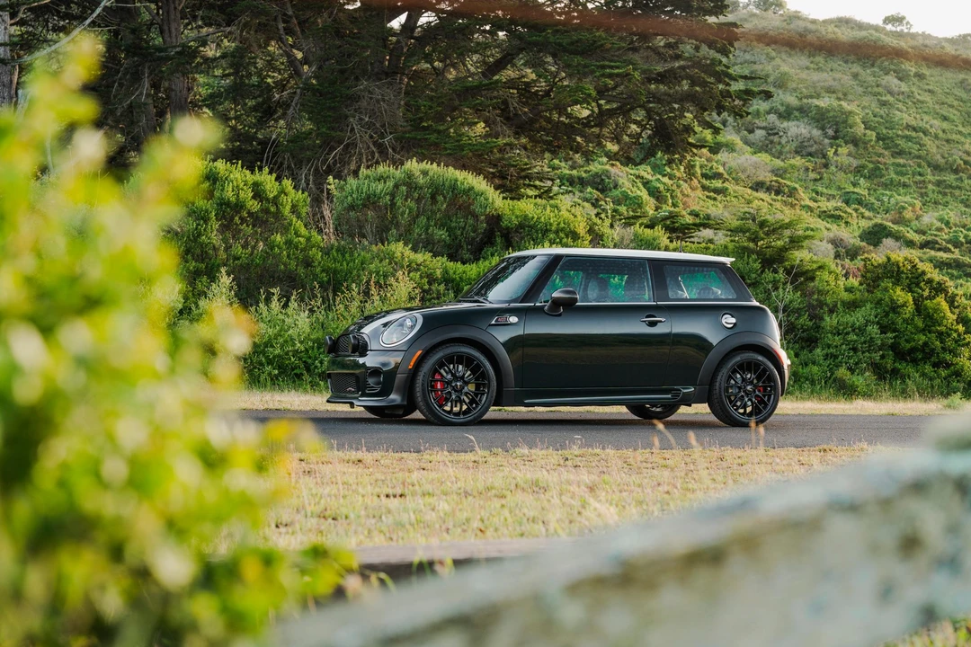 2010 Mini Mini John Cooper Works 2nd Gen - Image 24 of 31