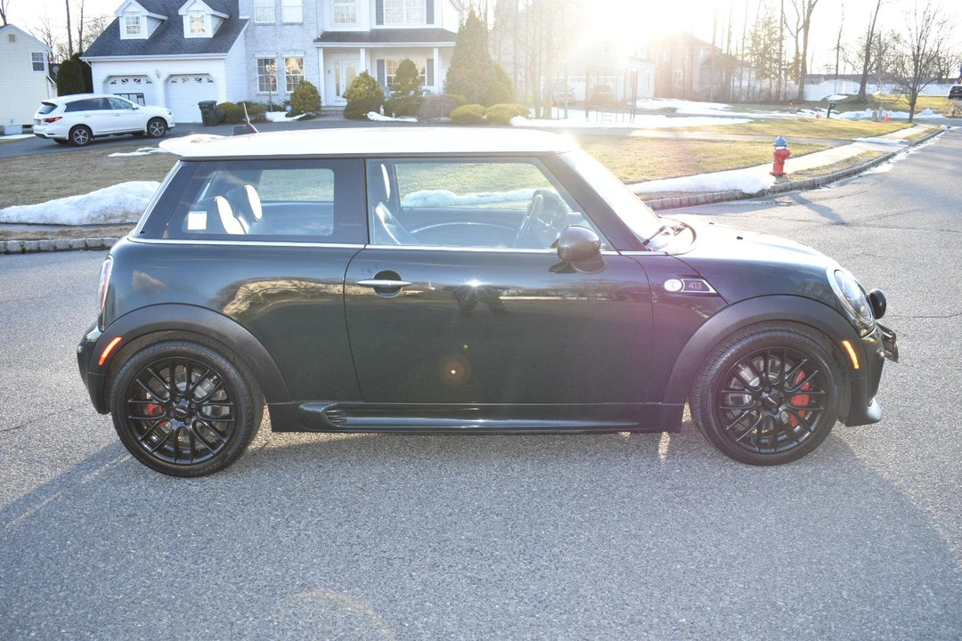 2010 Mini Mini John Cooper Works 2nd Gen - Image 20 of 31