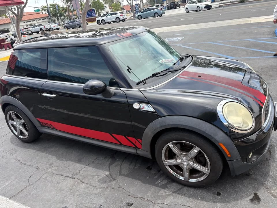 2010 Mini Mini 2nd Gen - Image 2 of 10
