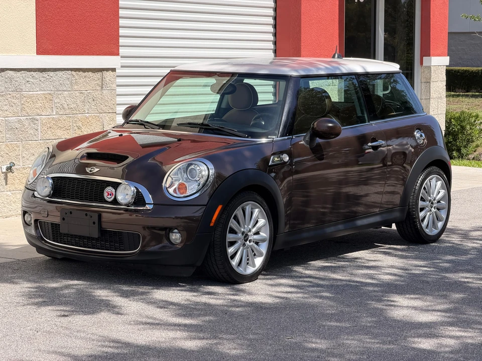 2010 Mini Mini 2nd Gen - Image 2 of 31