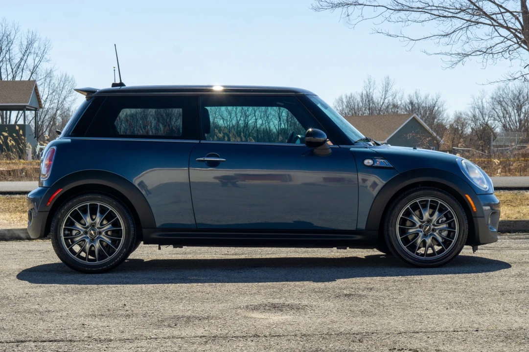 2010 Mini Mini 2nd Gen - Image 2 of 7