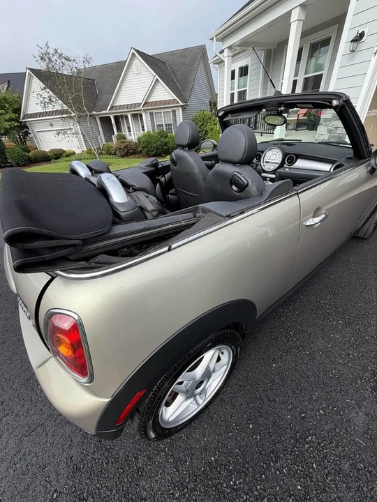 2010 Mini Mini 2nd Gen - Image 2 of 6