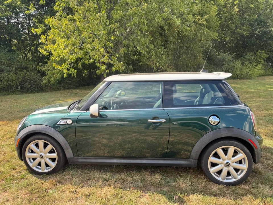 2010 Mini Mini 2nd Gen - Image 2 of 7