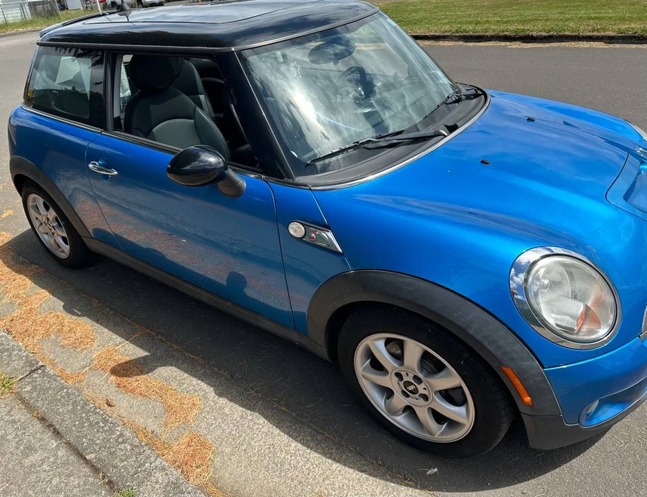 2010 Mini Mini 2nd Gen - Image 3 of 10