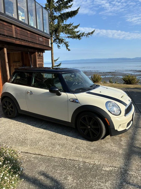 2010 Mini Mini 2nd Gen - Image 2 of 4