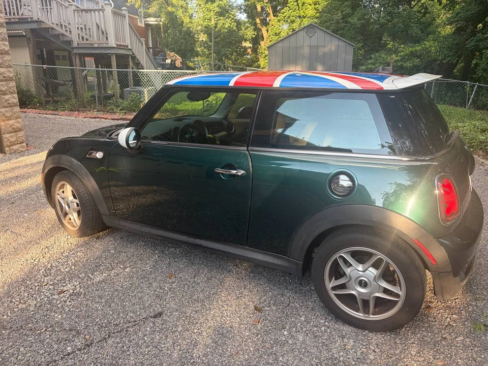 2010 Mini Mini 2nd Gen - Image 2 of 8