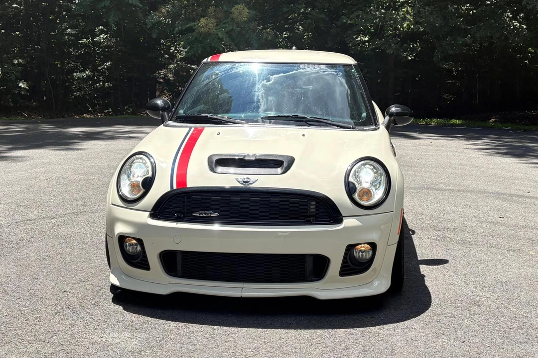 2010 Mini Mini 2nd Gen - Image 2 of 31