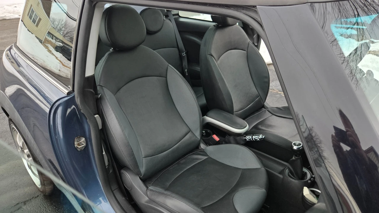 2010 Mini Mini Cooper S 1st Gen - Image 11 of 19