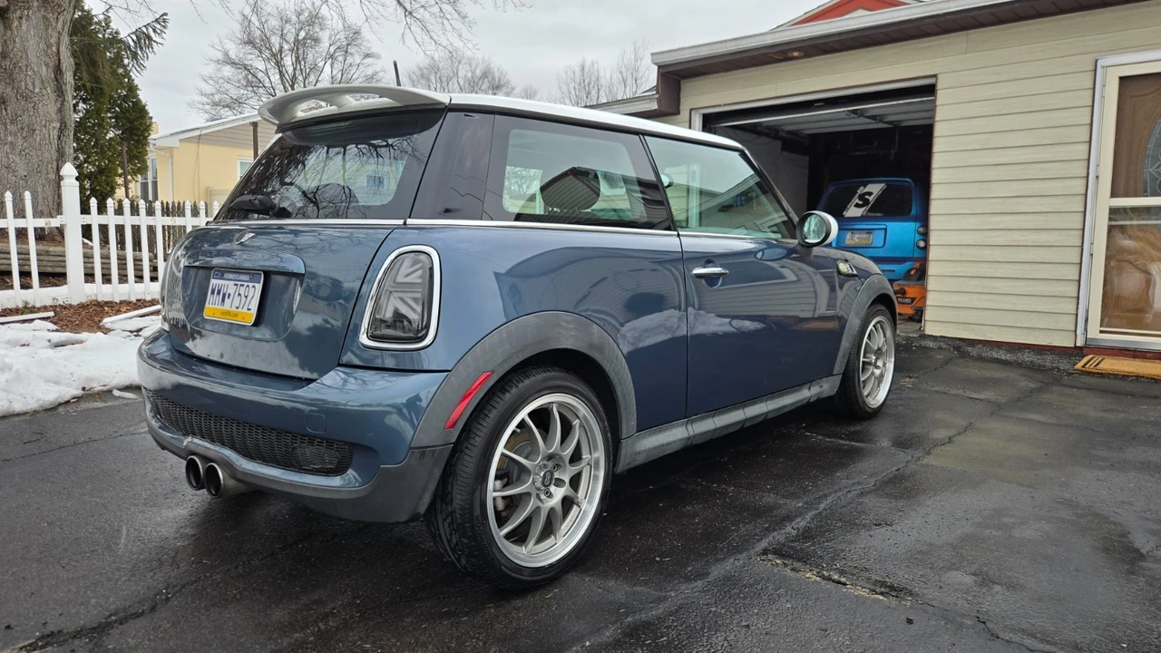 2010 Mini Mini Cooper S 1st Gen - Image 5 of 19