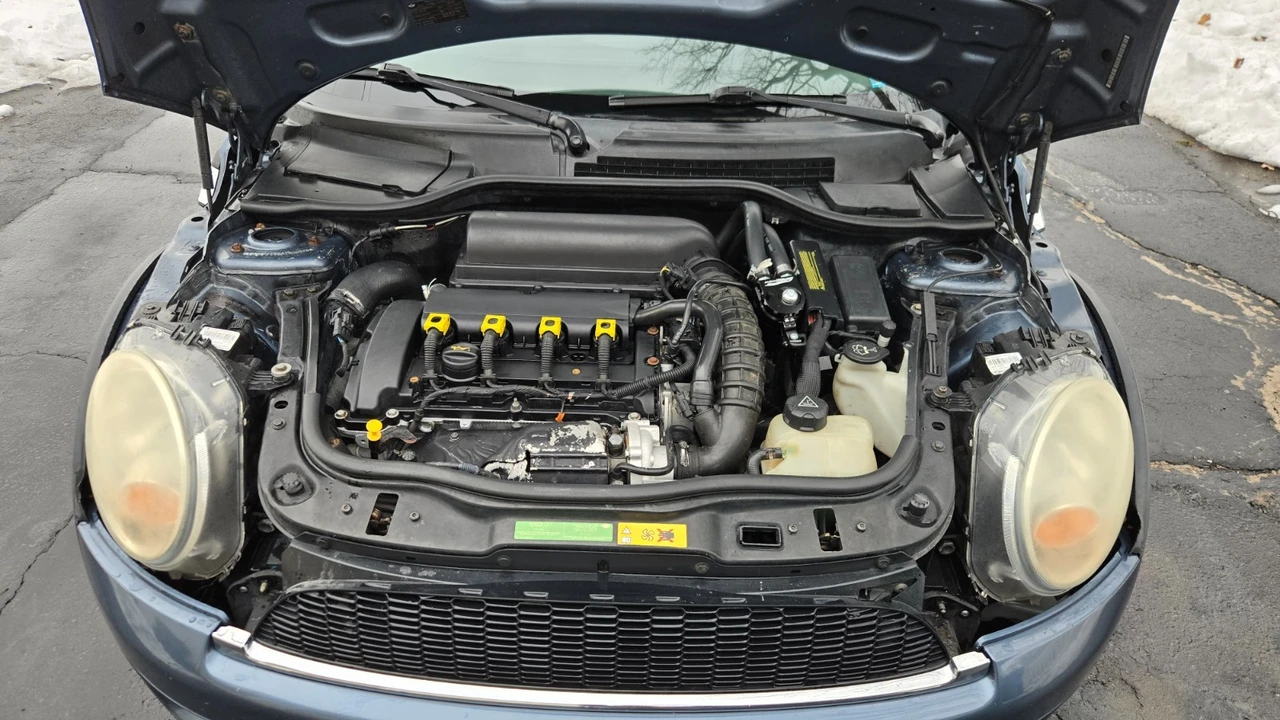 2010 Mini Mini Cooper S 1st Gen - Image 18 of 19