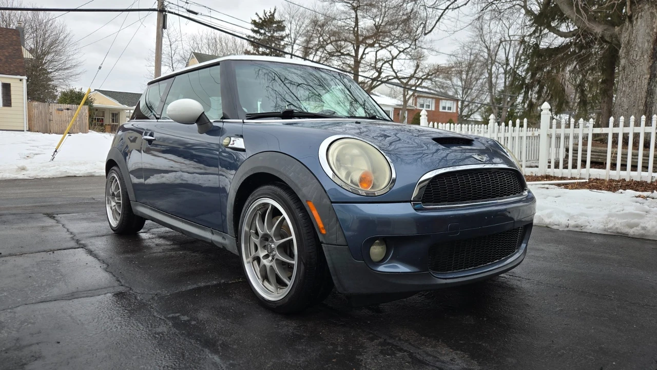 2010 Mini Mini Cooper S 1st Gen - Image 2 of 19