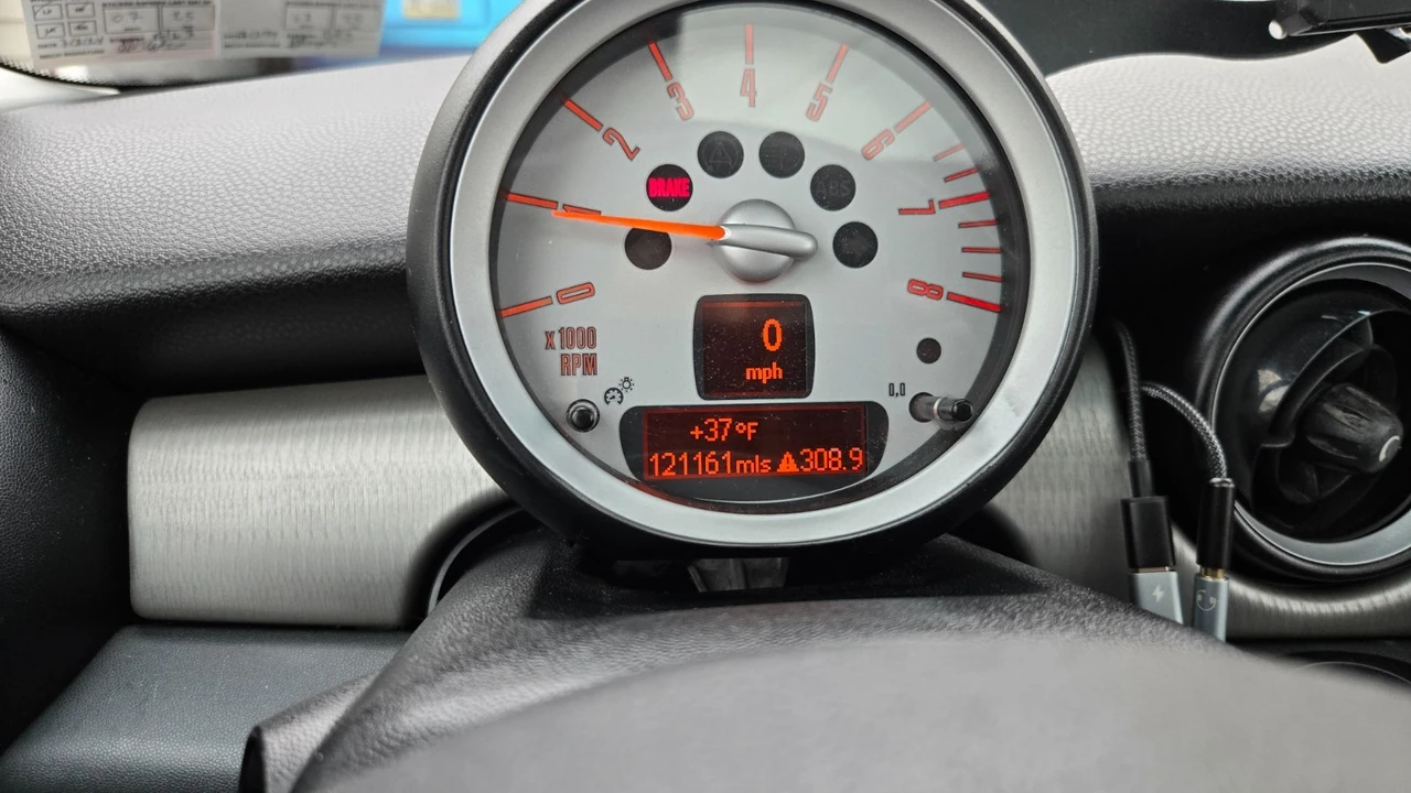 2010 Mini Mini Cooper S 1st Gen - Image 17 of 19