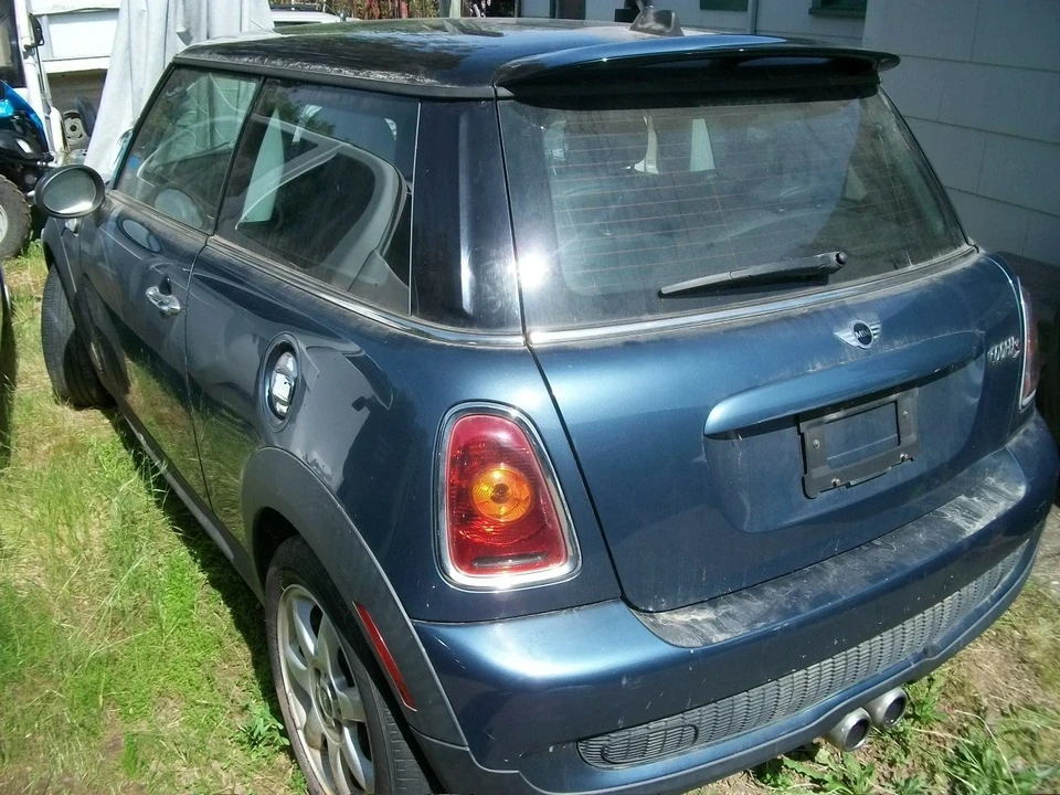 2010 Mini Mini 2nd Gen - Image 2 of 4