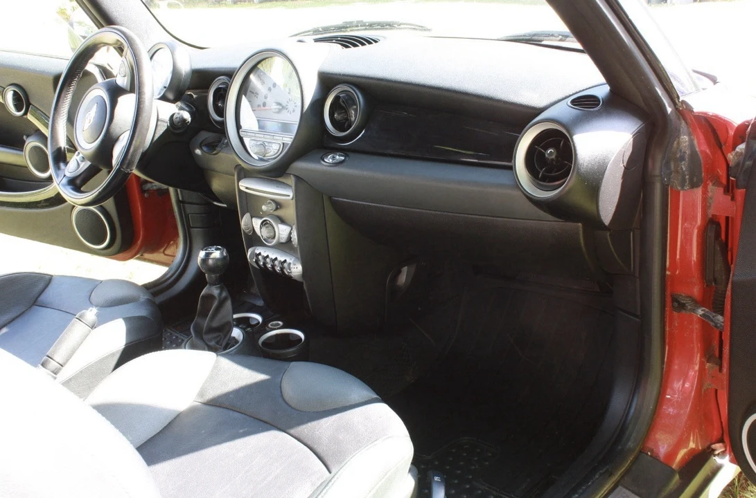 2010 Mini Mini 2nd Gen - Image 2 of 20