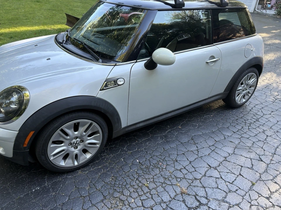 2010 Mini Mini 2nd Gen - Image 2 of 20