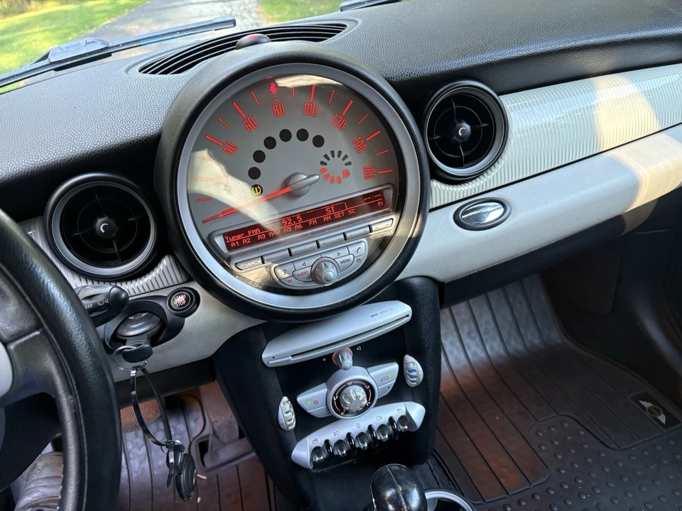 2010 Mini Mini 2nd Gen - Image 13 of 20
