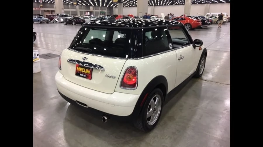 2010 Mini Mini 2nd Gen - Image 2 of 3
