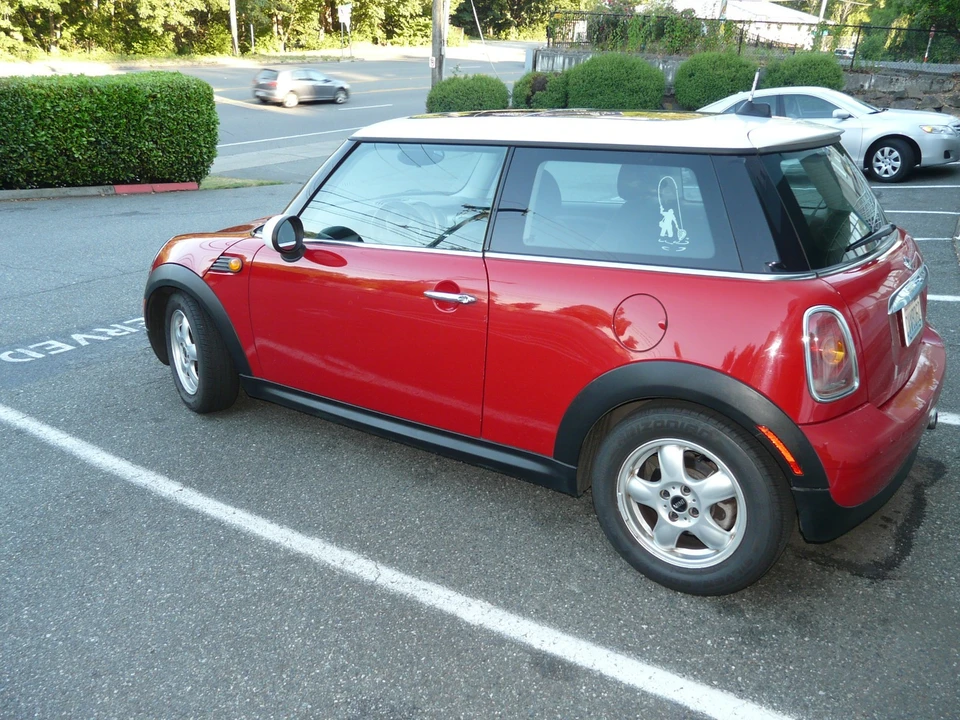 2010 Mini Mini 2nd Gen - Image 2 of 28