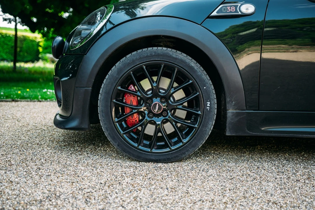 2010 Mini Mini John Cooper Works 2nd Gen - Image 19 of 30