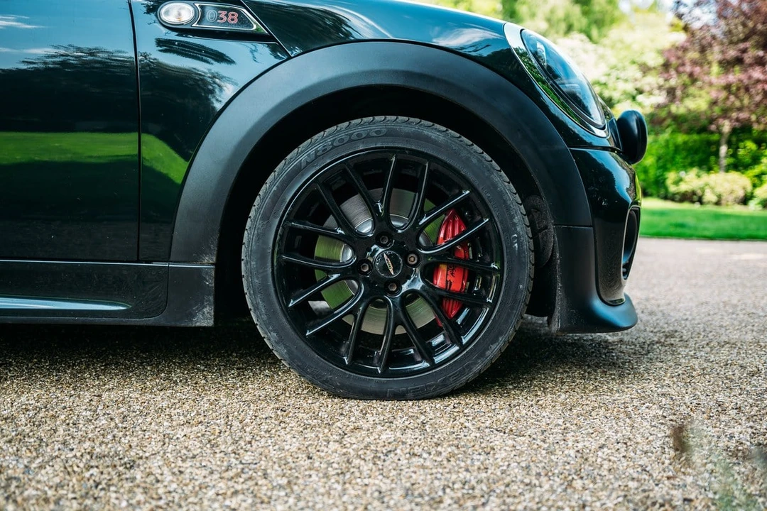 2010 Mini Mini John Cooper Works 2nd Gen - Image 21 of 30