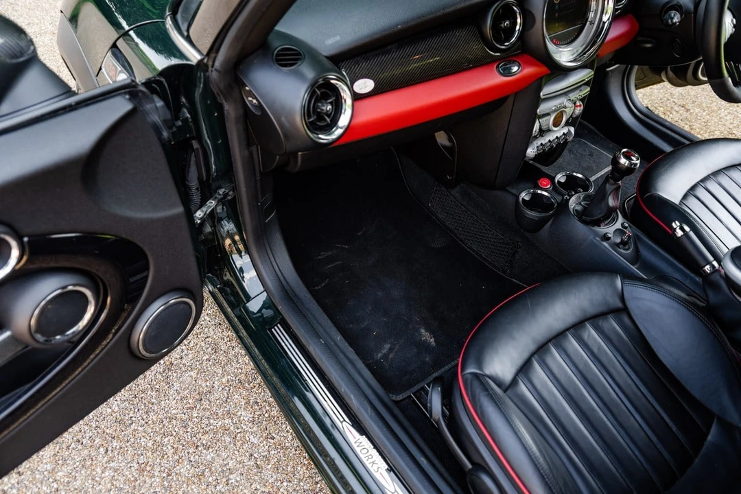 2010 Mini Mini John Cooper Works 2nd Gen - Image 27 of 30