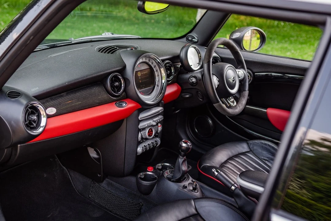 2010 Mini Mini John Cooper Works 2nd Gen - Image 23 of 30