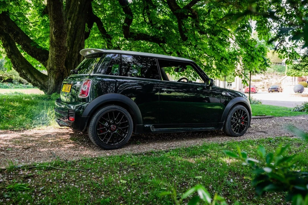 2010 Mini Mini John Cooper Works 2nd Gen - Image 18 of 30