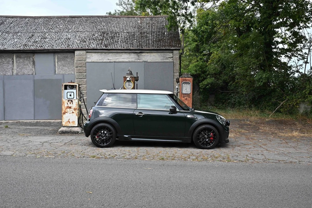 2010 Mini Mini John Cooper Works 2nd Gen - Image 28 of 30