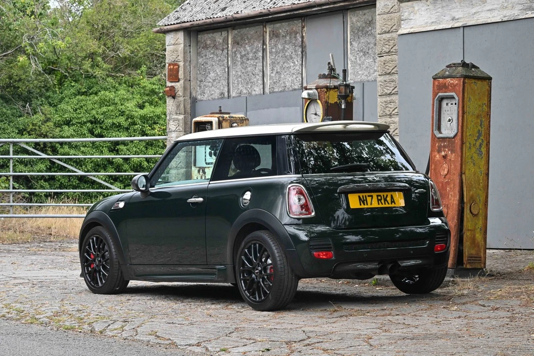 2010 Mini Mini John Cooper Works 2nd Gen - Image 12 of 30