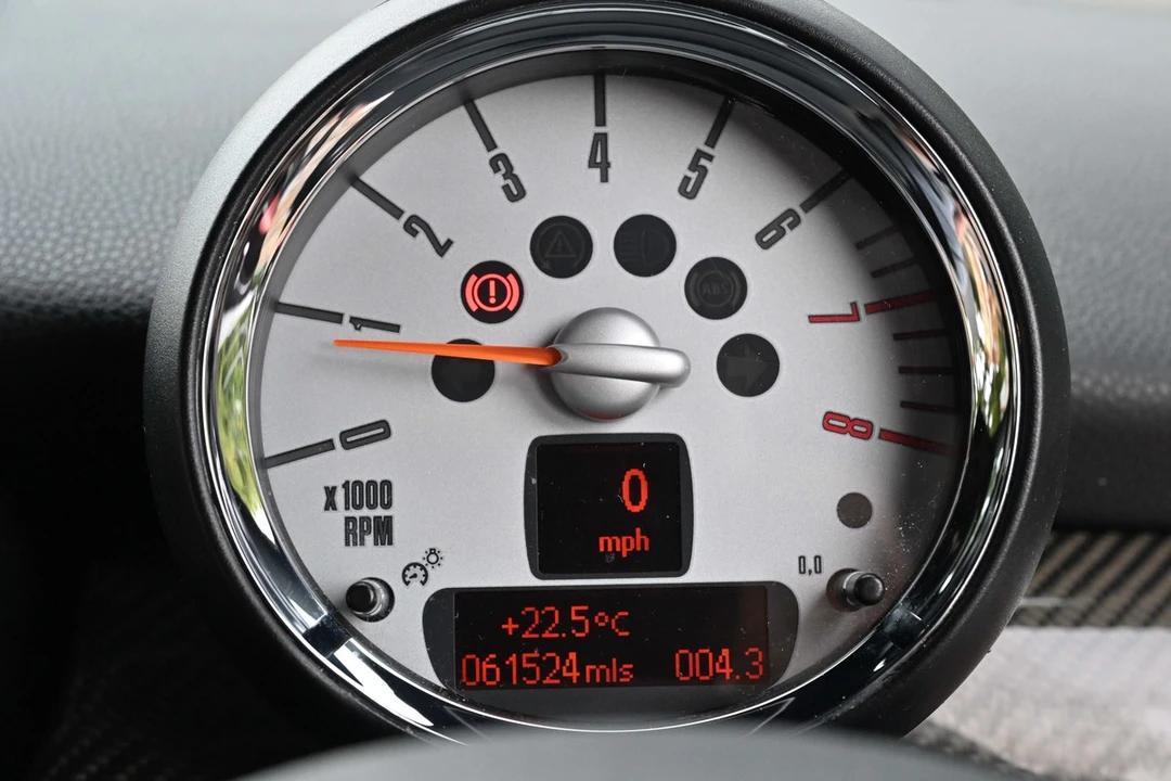 2010 Mini Mini John Cooper Works 2nd Gen - Image 15 of 30