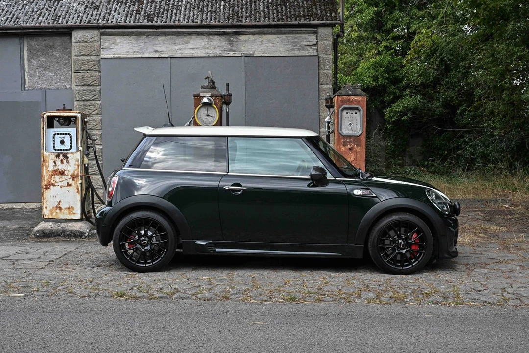 2010 Mini Mini John Cooper Works 2nd Gen - Image 6 of 30